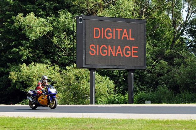 Master Retailer’s Guide to Leverage Digital Signage Master Retailer's Guide to Leverage Digital Signage