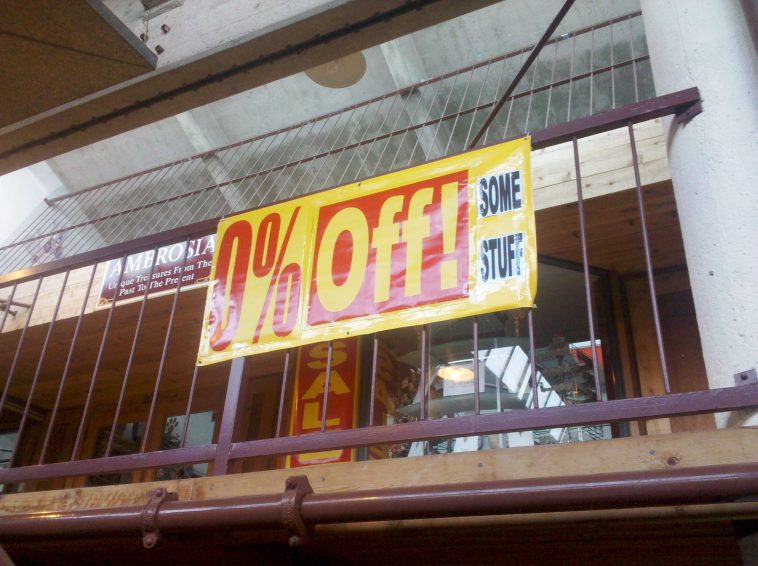 0% Discount Sale sign advertising 0% off