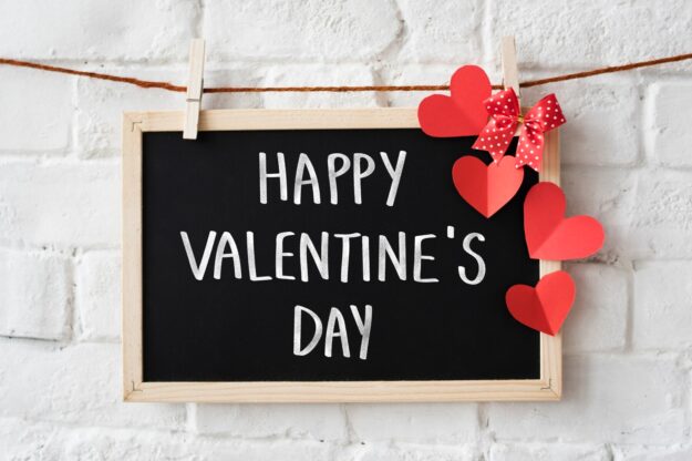 text-happy-valentine-s-day-written-blackboard_53876-20977